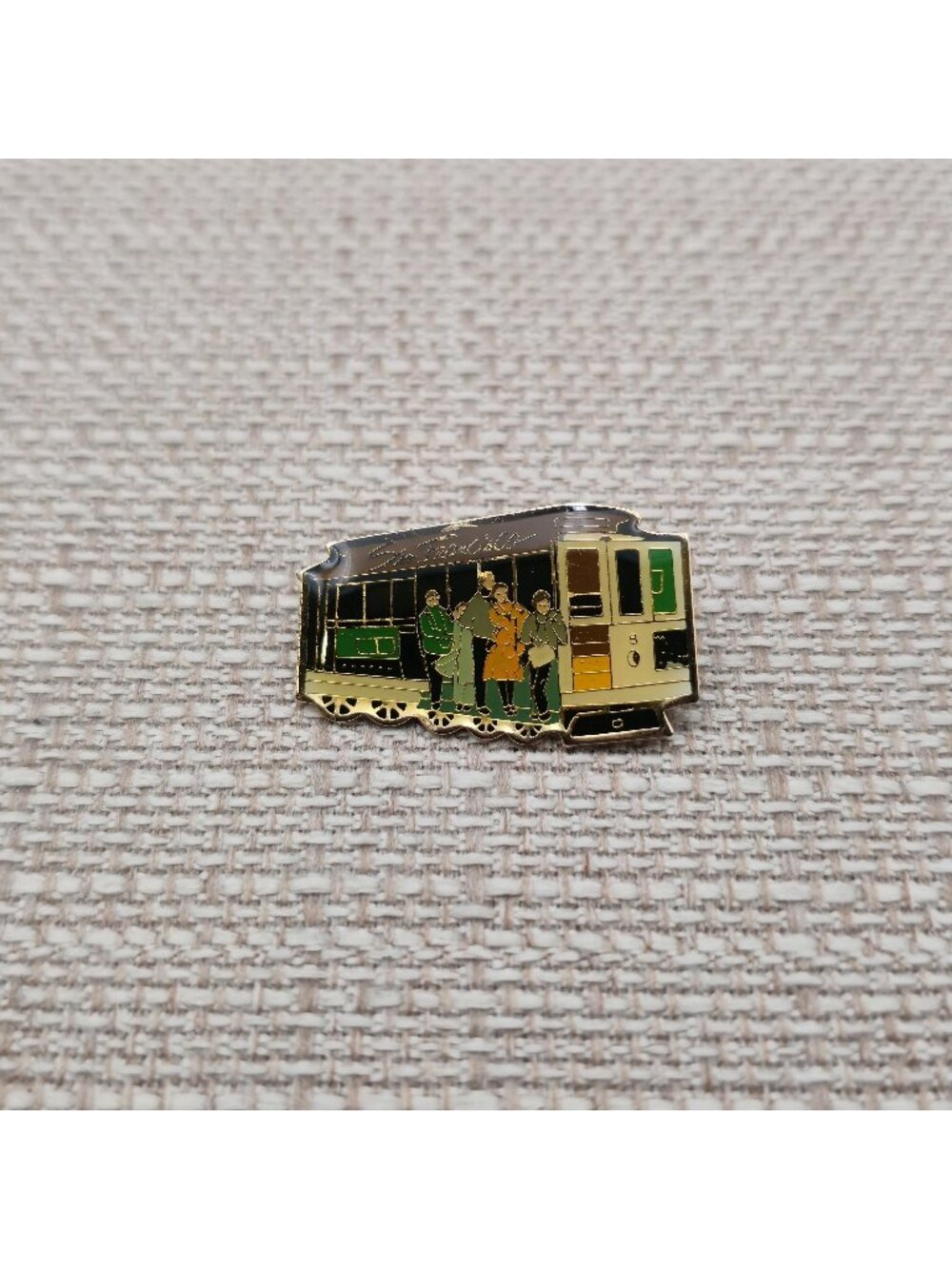 Vintage San Francisco Cable Car Tram Travel Souvenir Enamel Lapel Pin Badge A876